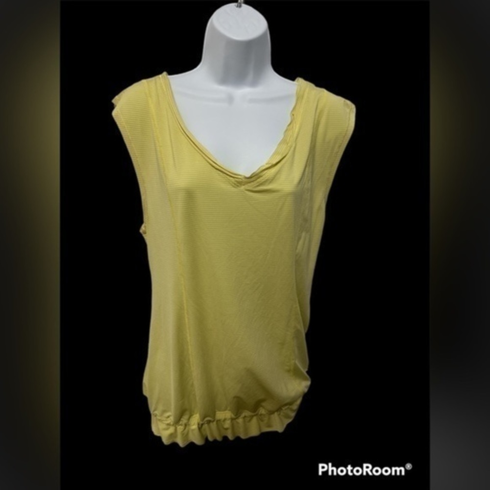 Lululemon athletic tank top. 👟
